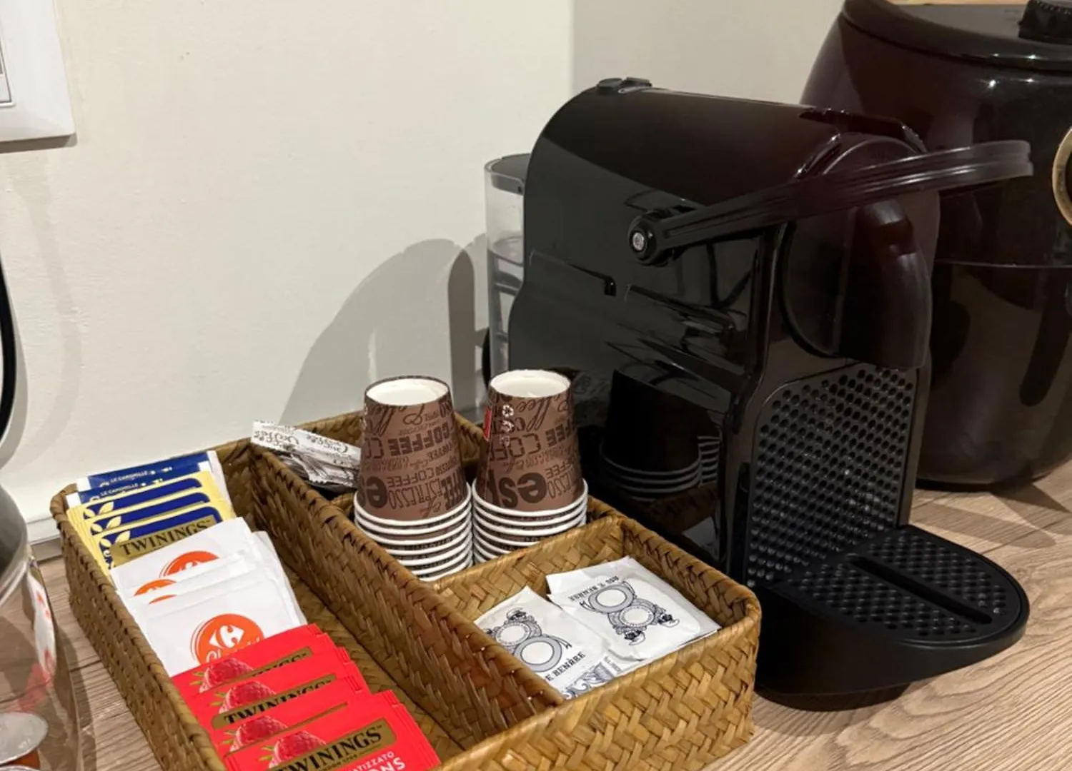 Peony House - 10 Min Duomo Apartment Milan Italy